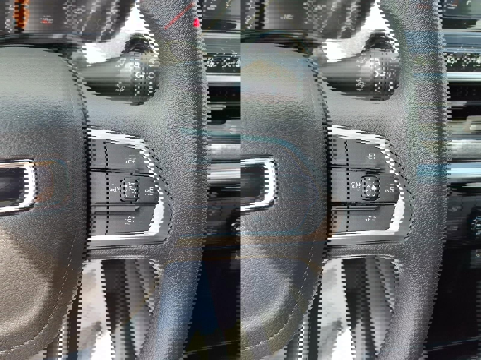 Used 2025 Jeep Compass Sport image 10