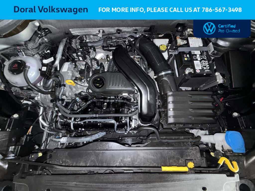 Certified 2024 Volkswagen Taos SE FWD image 12