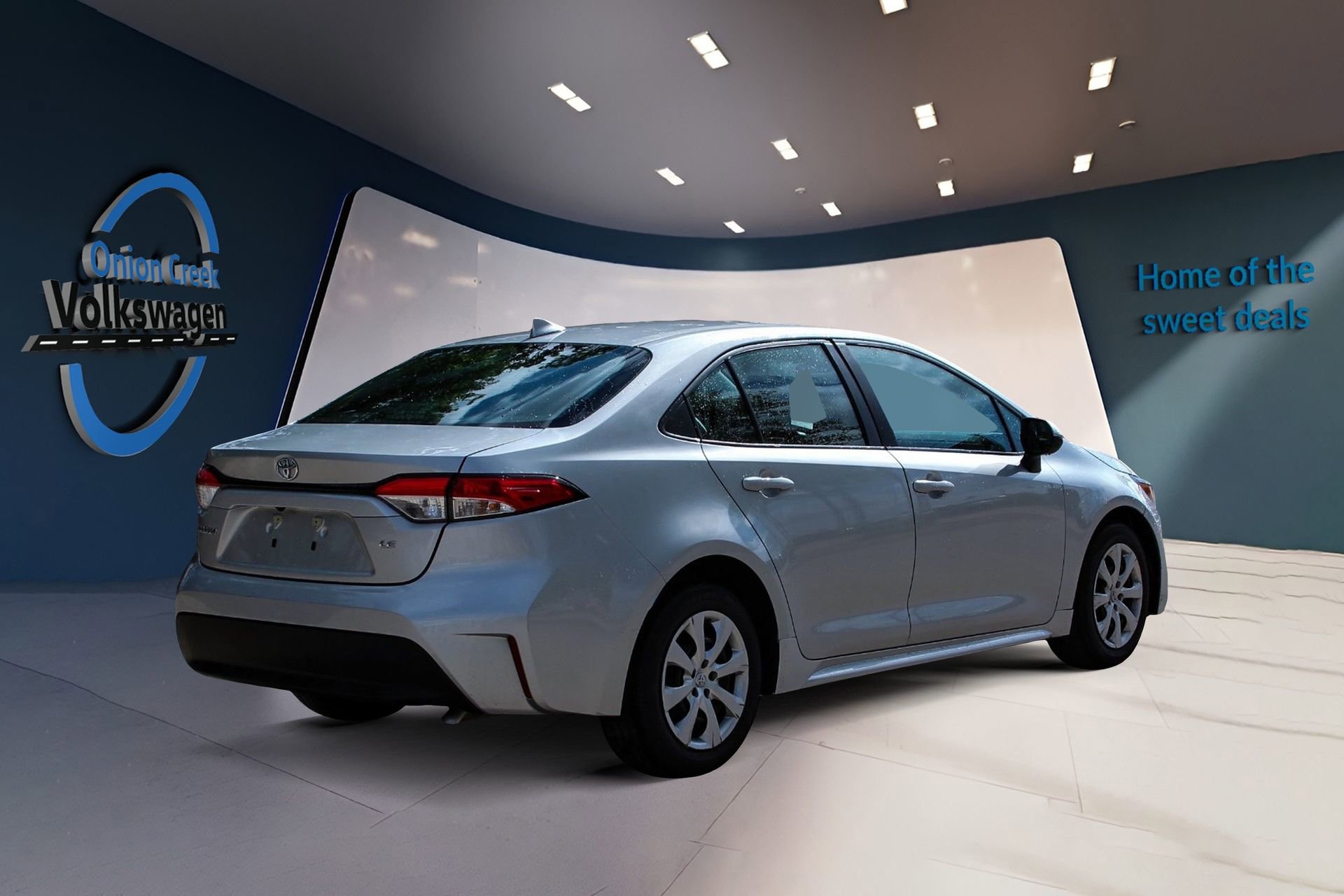 Used 2024 Toyota Corolla LE FWD image 5