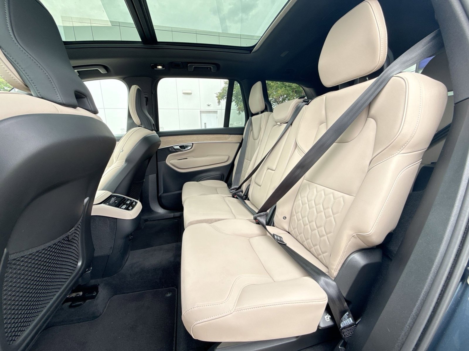 Certified 2025 Volvo XC90 B5 Plus AWD/4WD image 25