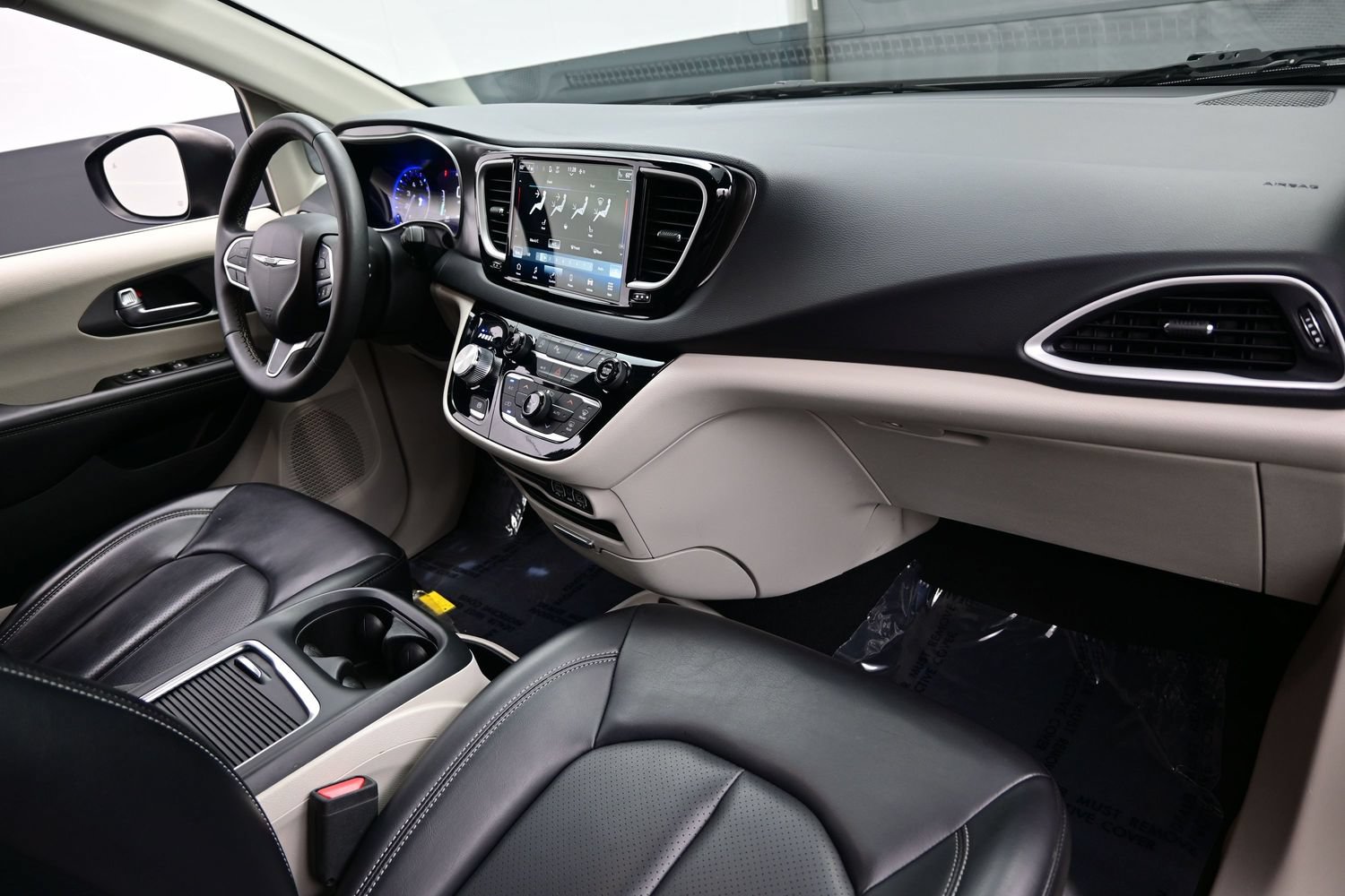 Used 2023 Chrysler Pacifica Touring-L FWD image 18