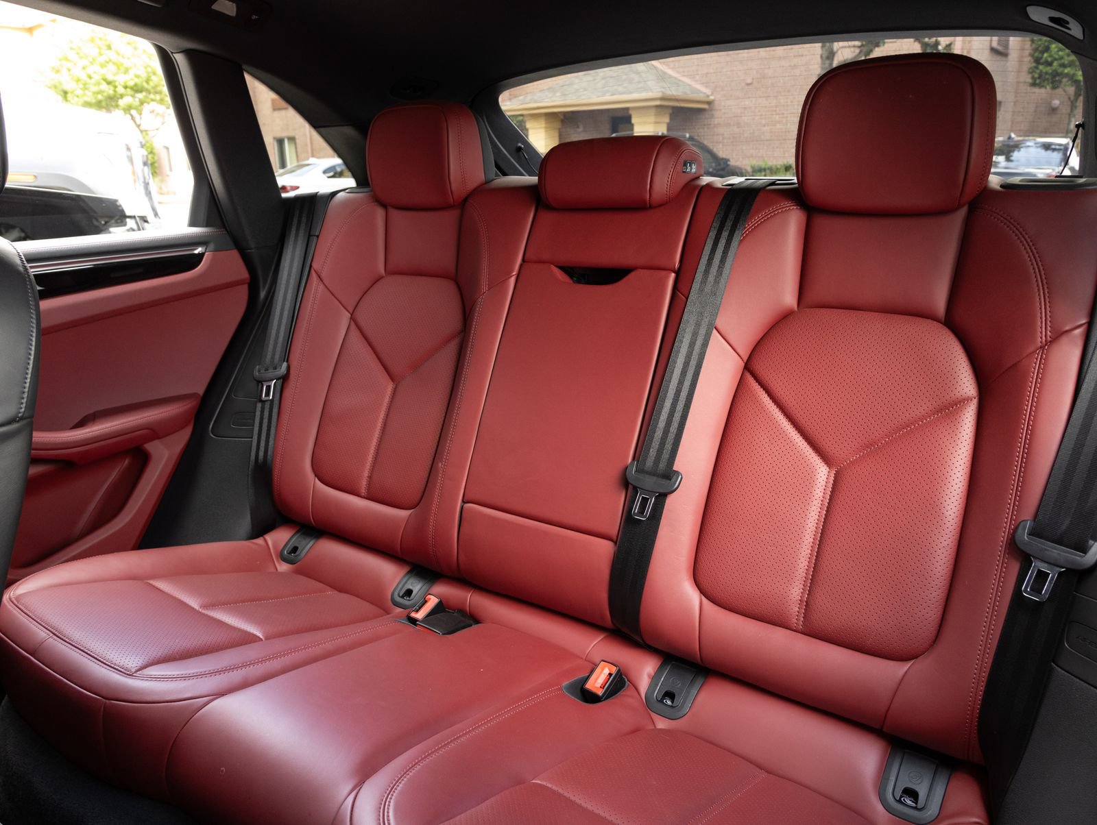 Certified 2023 Porsche Macan S AWD/4WD image 27