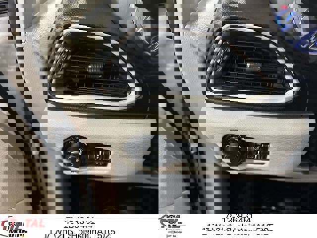 Used 2024 Chrysler Pacifica Touring-L image 11