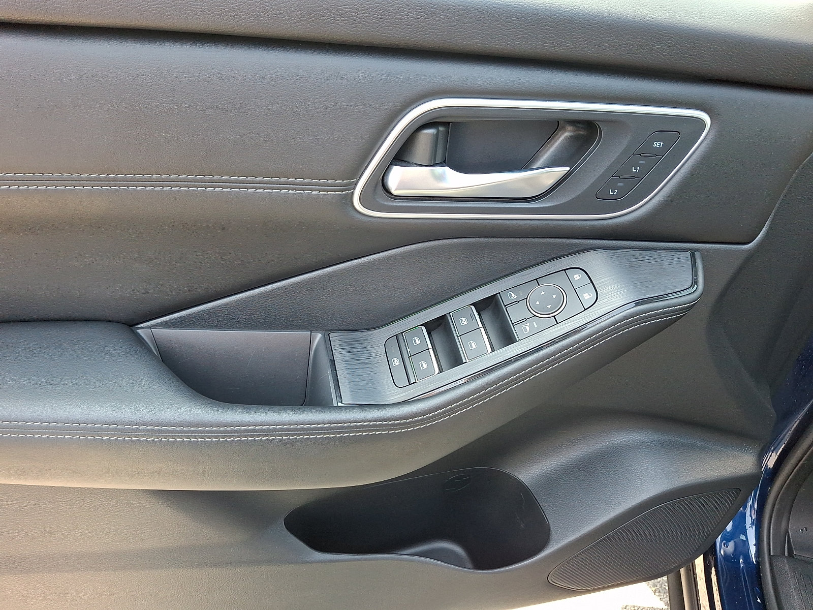 Used 2024 Nissan Rogue Platinum AWD/4WD image 14