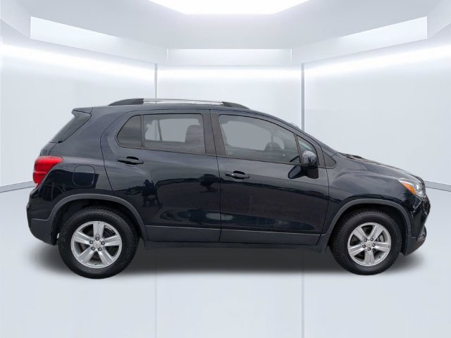Used 2021 Chevrolet Trax LT w/ LT Convenience Package FWD image 3