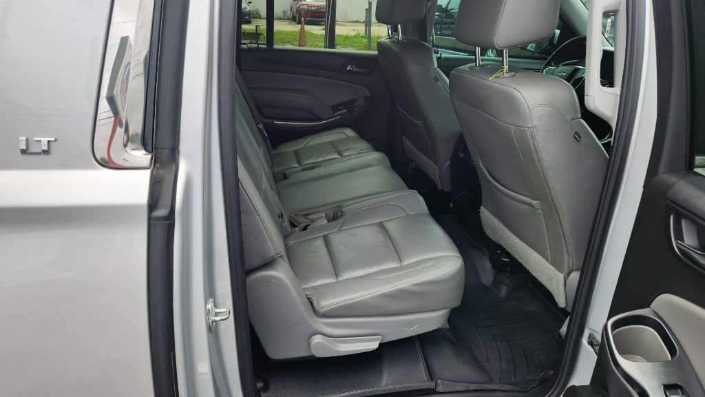 Used 2018 Chevrolet Suburban LT RWD image 19