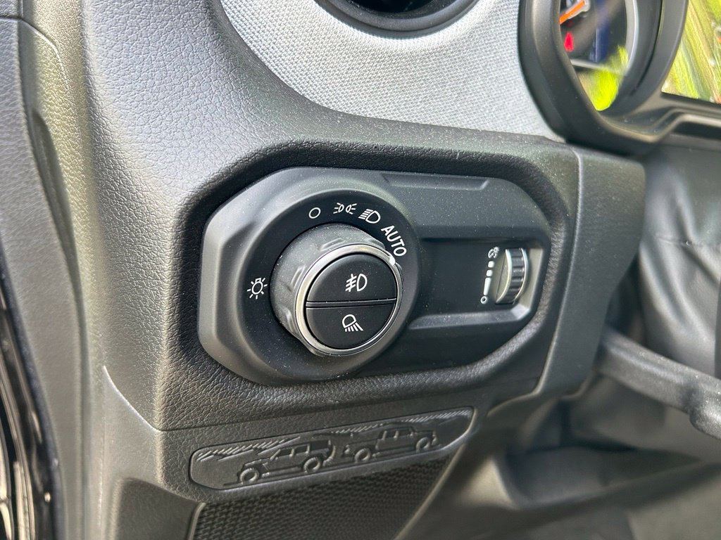 Certified 2025 Jeep Gladiator Sport AWD/4WD image 18