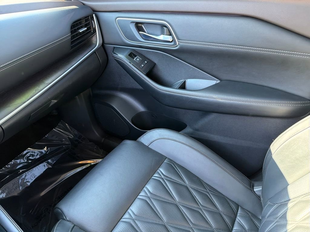 Used 2023 Nissan Rogue Platinum image 30