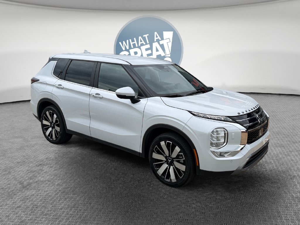 Used 2025 Mitsubishi Outlander SE