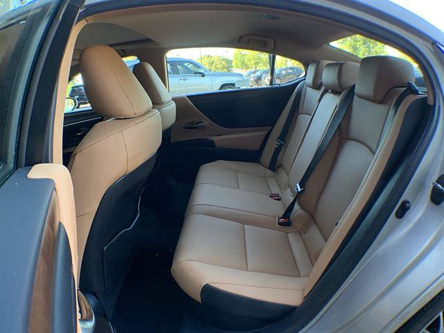 Certified 2025 Lexus ES 300h w/ Premium Package FWD image 23