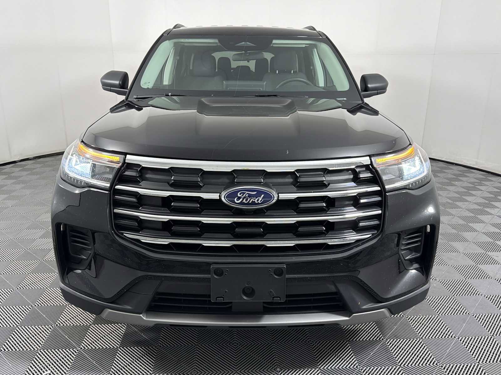 Used 2025 Ford Explorer Active image 4