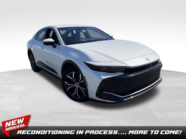 Used 2023 Toyota Crown XLE image 1