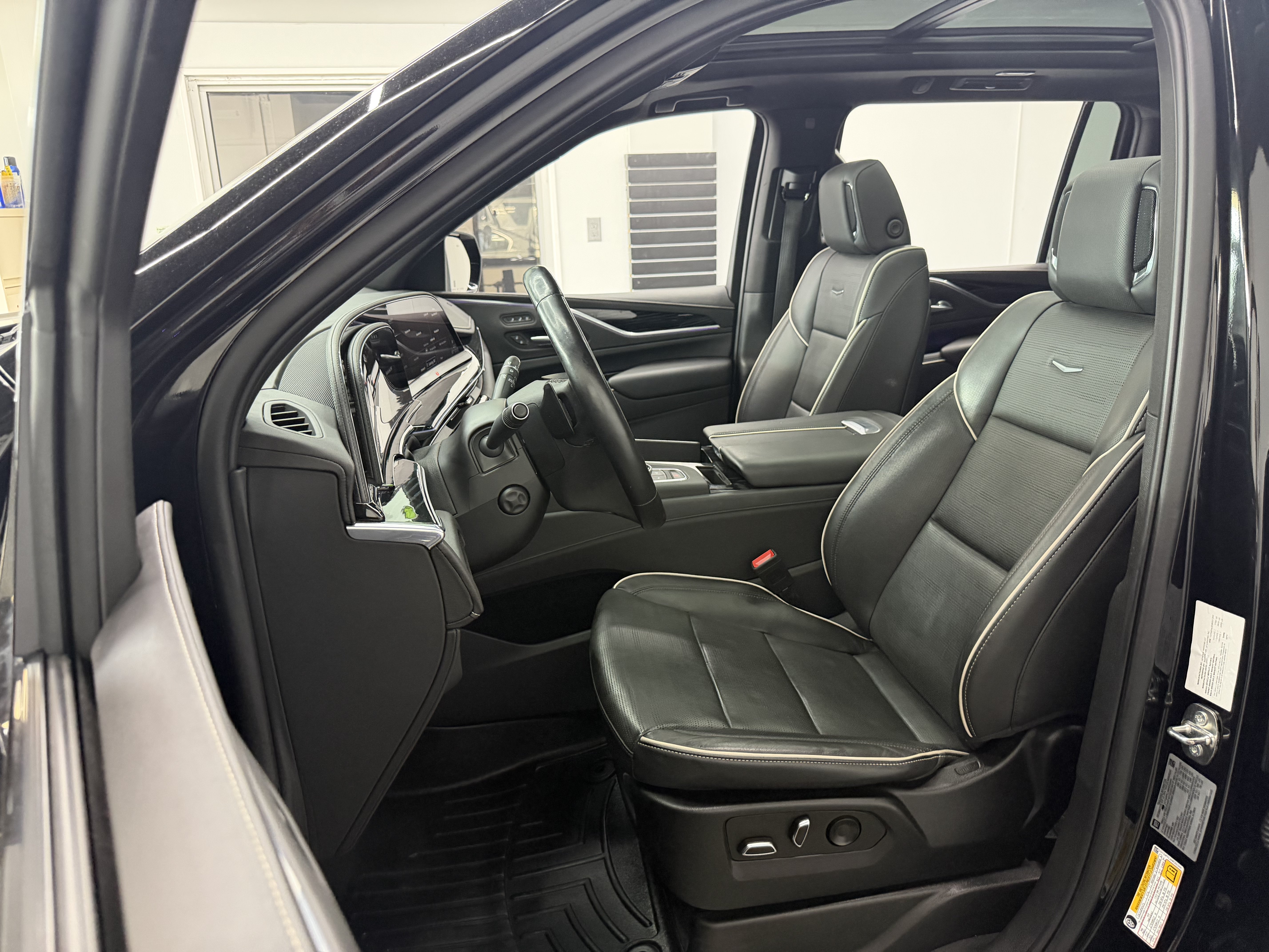 Used 2022 Cadillac Escalade ESV Sport w/ Touring Package AWD/4WD image 15