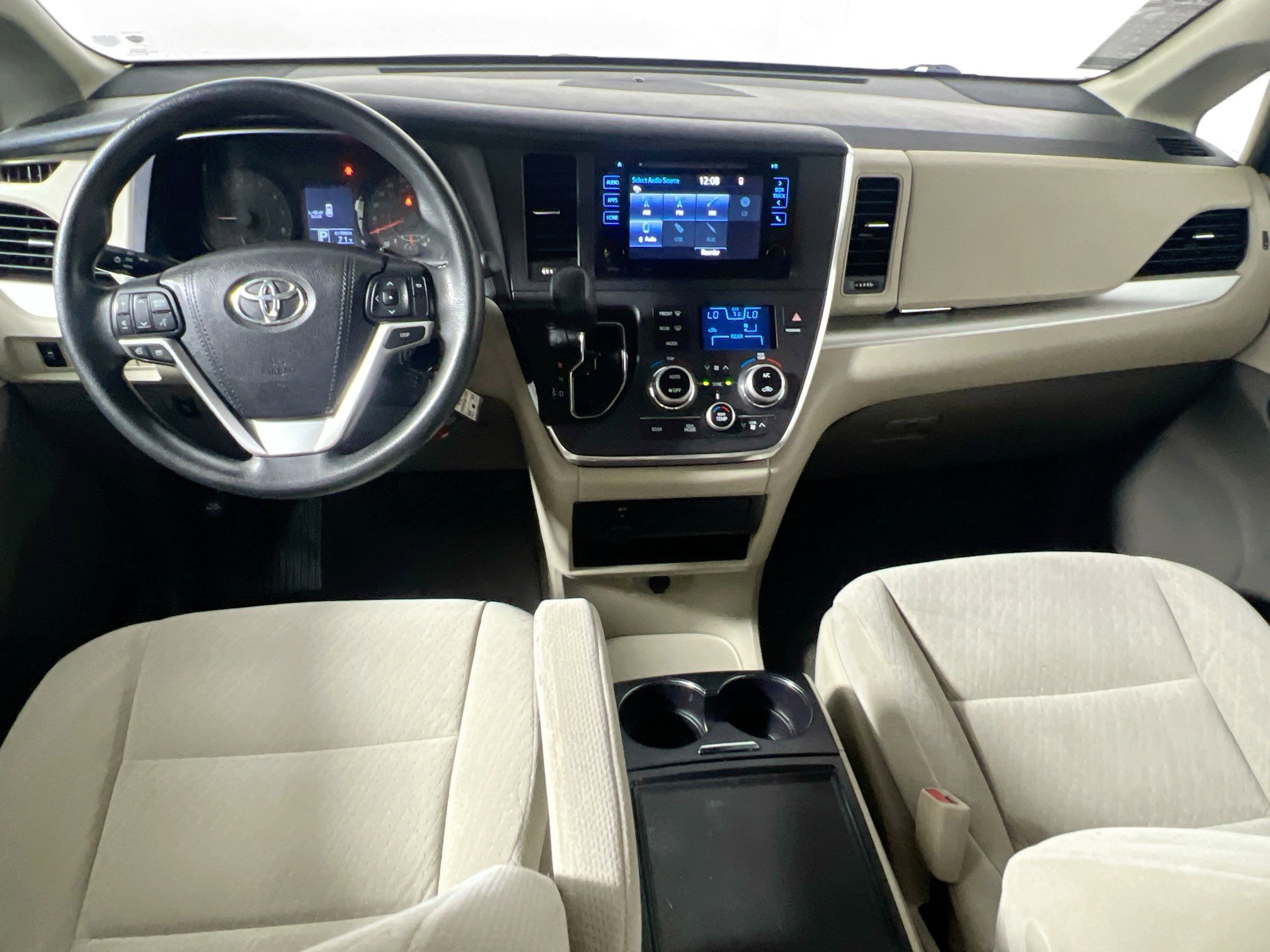 Used 2016 Toyota Sienna LE image 29