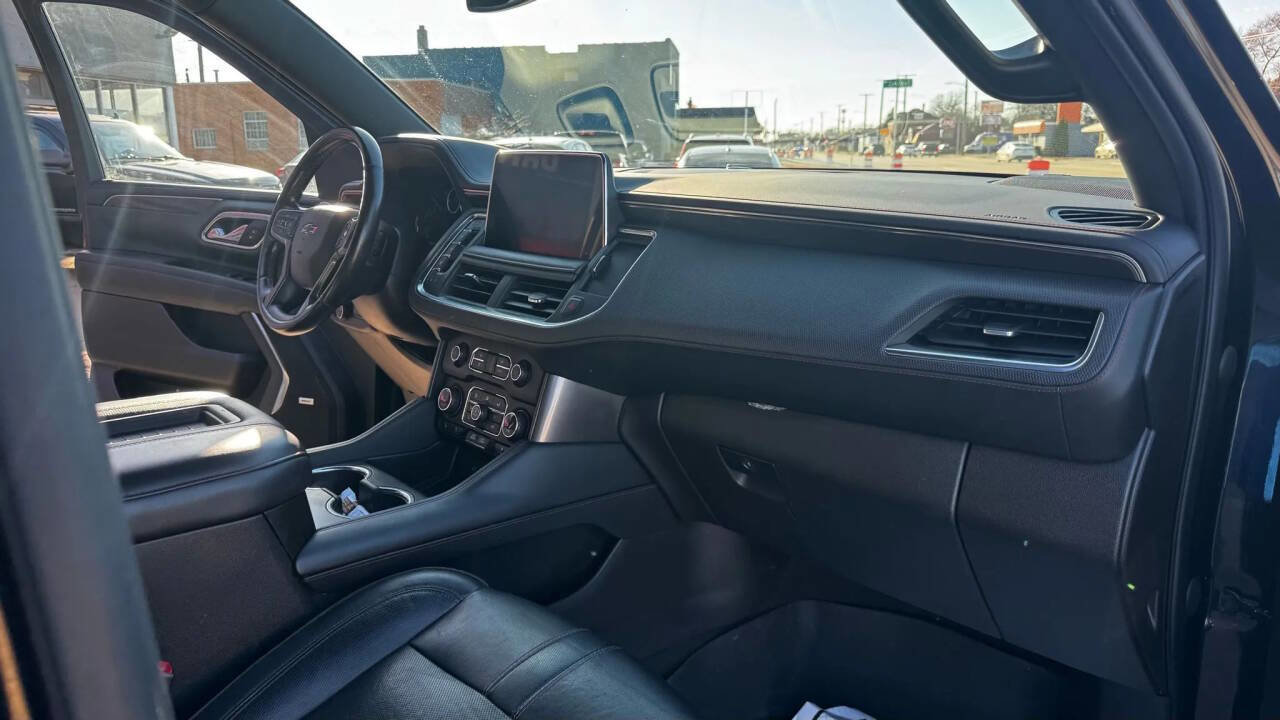 Used 2021 Chevrolet Suburban RST w/ Luxury Package image 28