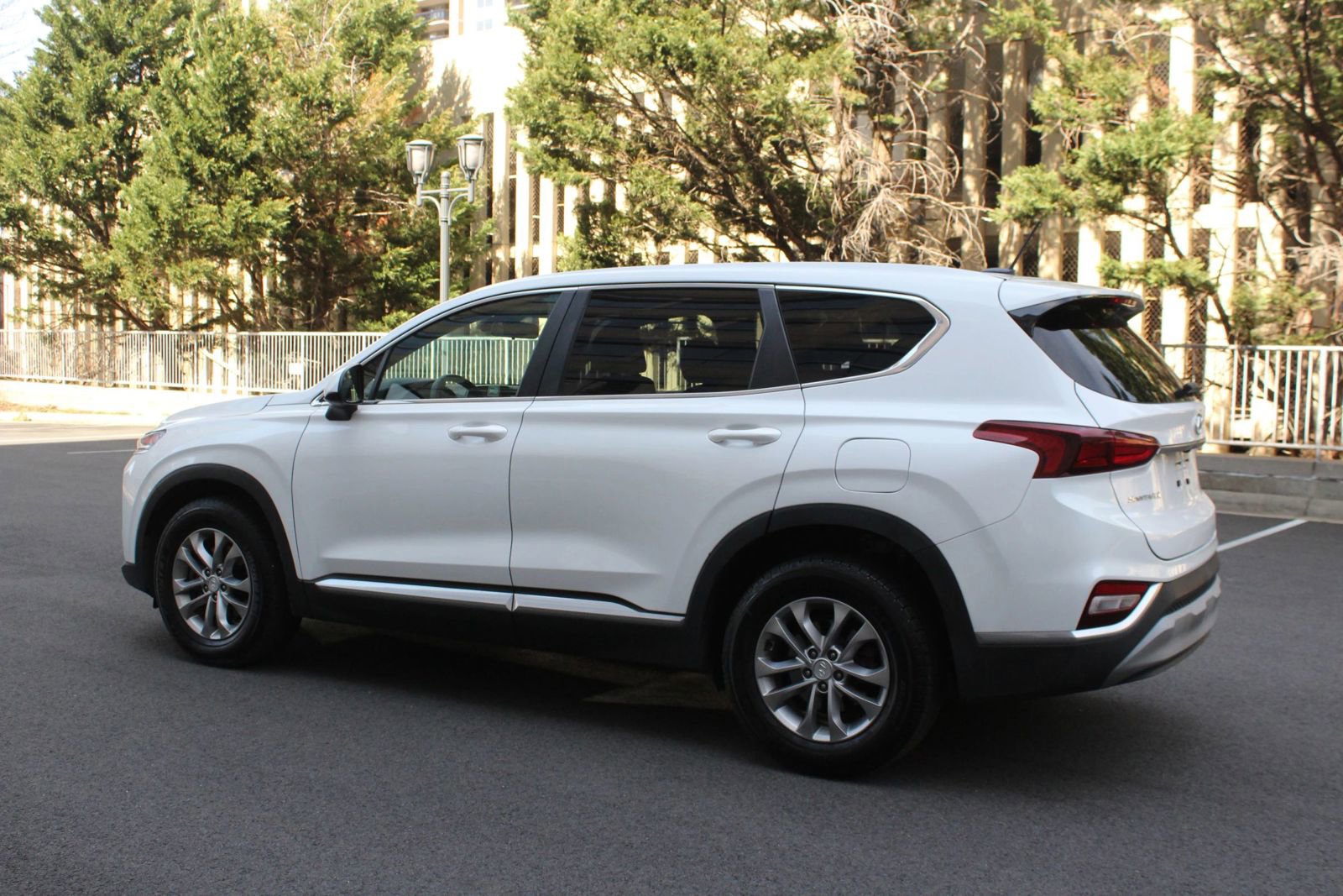 Used 2019 Hyundai Santa Fe SE FWD image 9