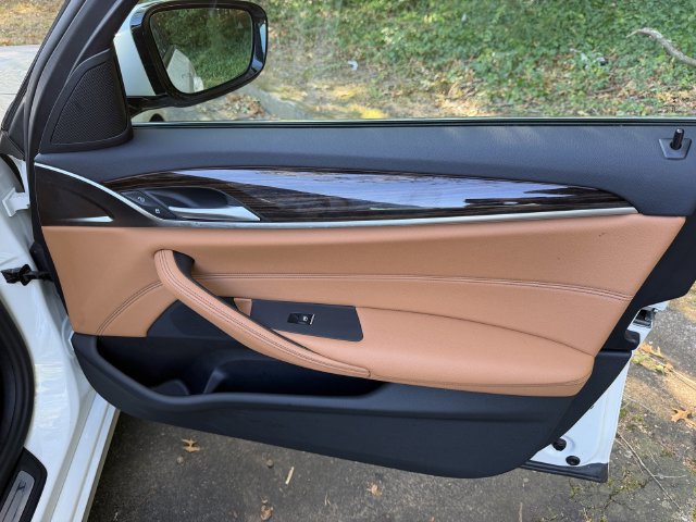 Used 2023 BMW 530i w/ Convenience Package RWD image 29