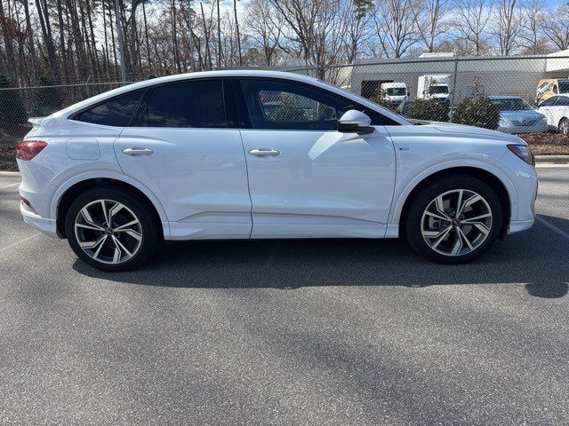 Used 2024 Audi Q4 e-tron Prestige image 4