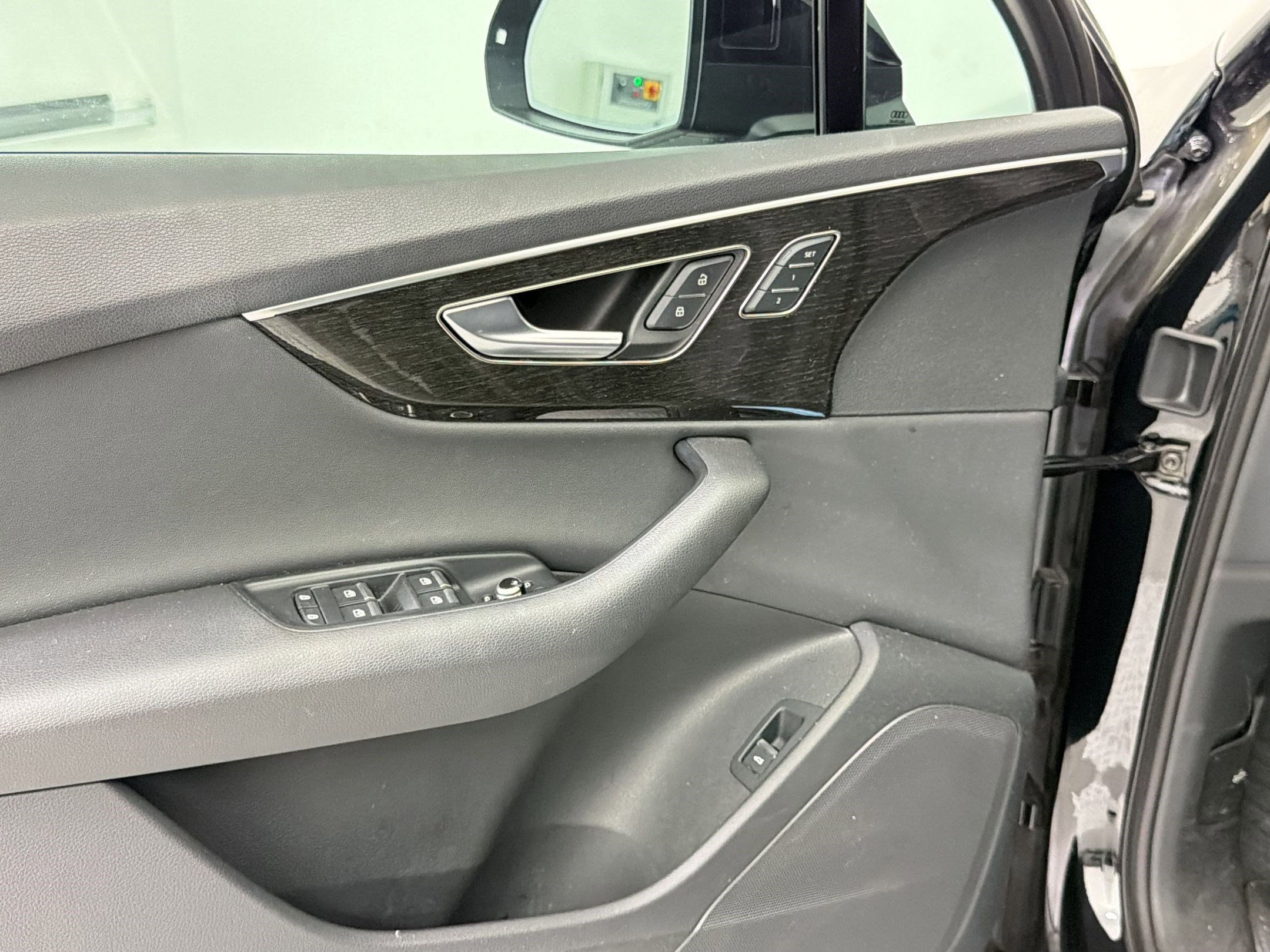 Used 2023 Audi Q7 2.0T Premium w/ Towing Package AWD/4WD image 13
