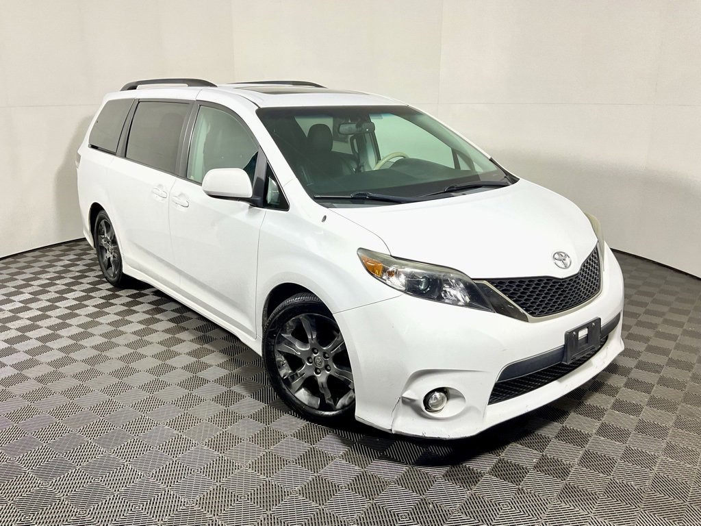 Used 2012 Toyota Sienna SE image 4
