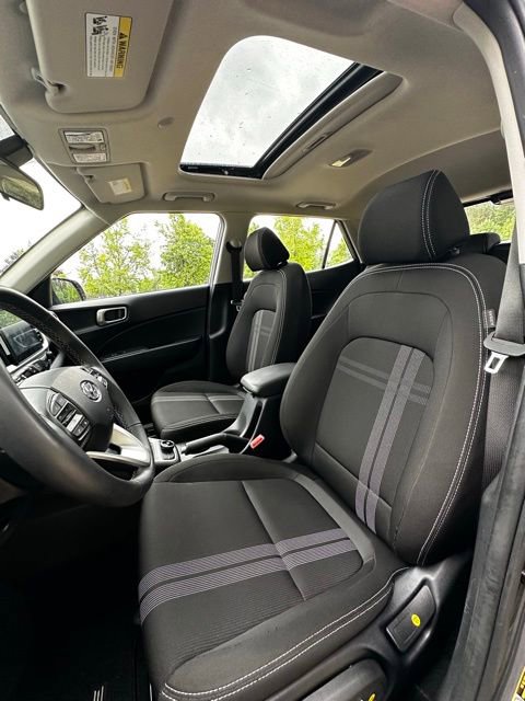 Certified 2025 Hyundai Venue SEL FWD image 11