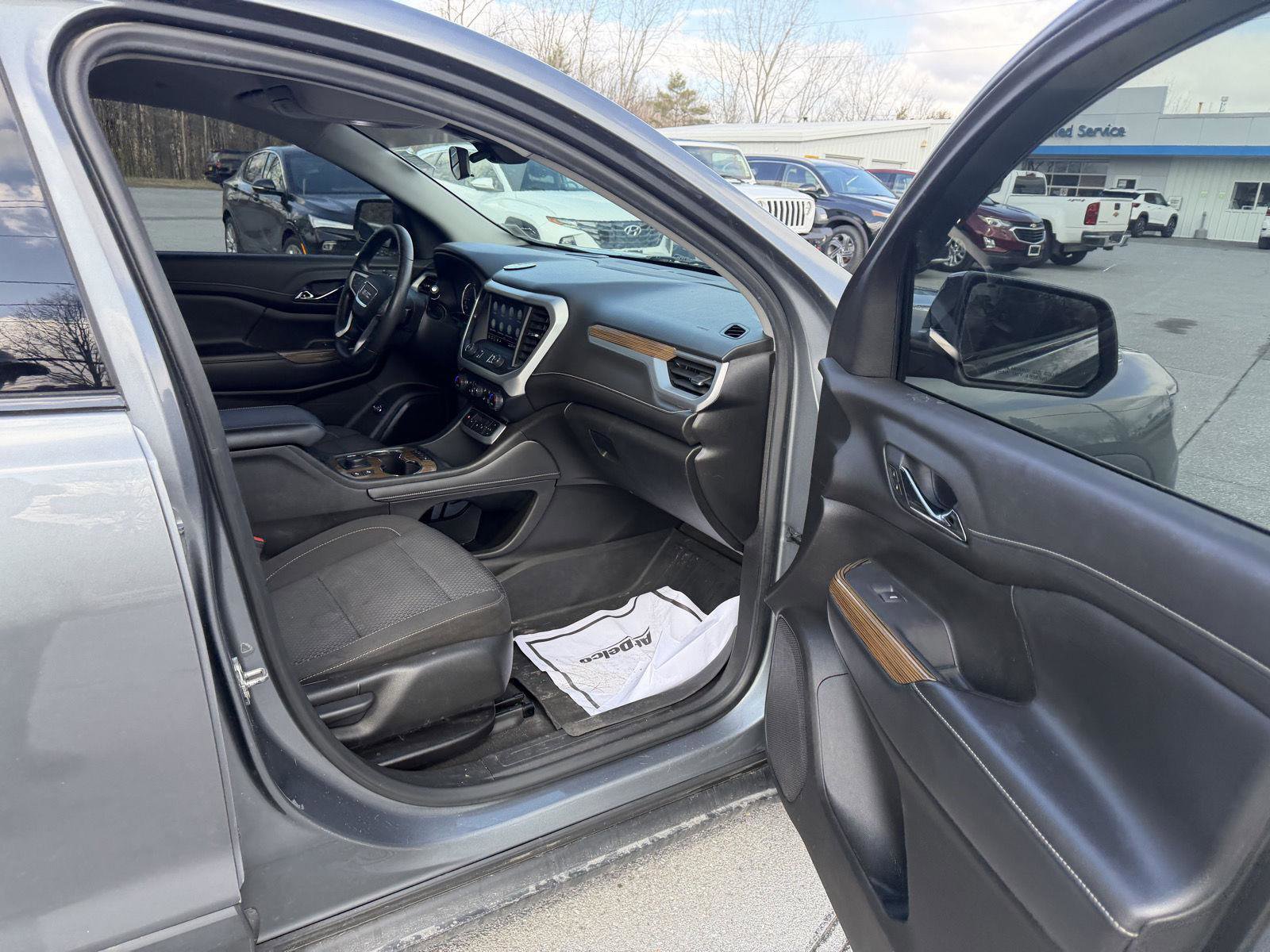 Used 2021 GMC Acadia SLE w/ Driver Convenience Package image 19