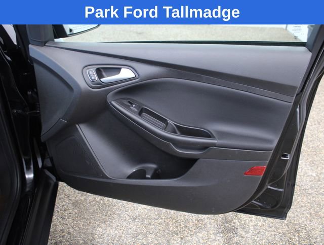 Used 2018 Ford Focus SE w/ SE Appearance Package image 20