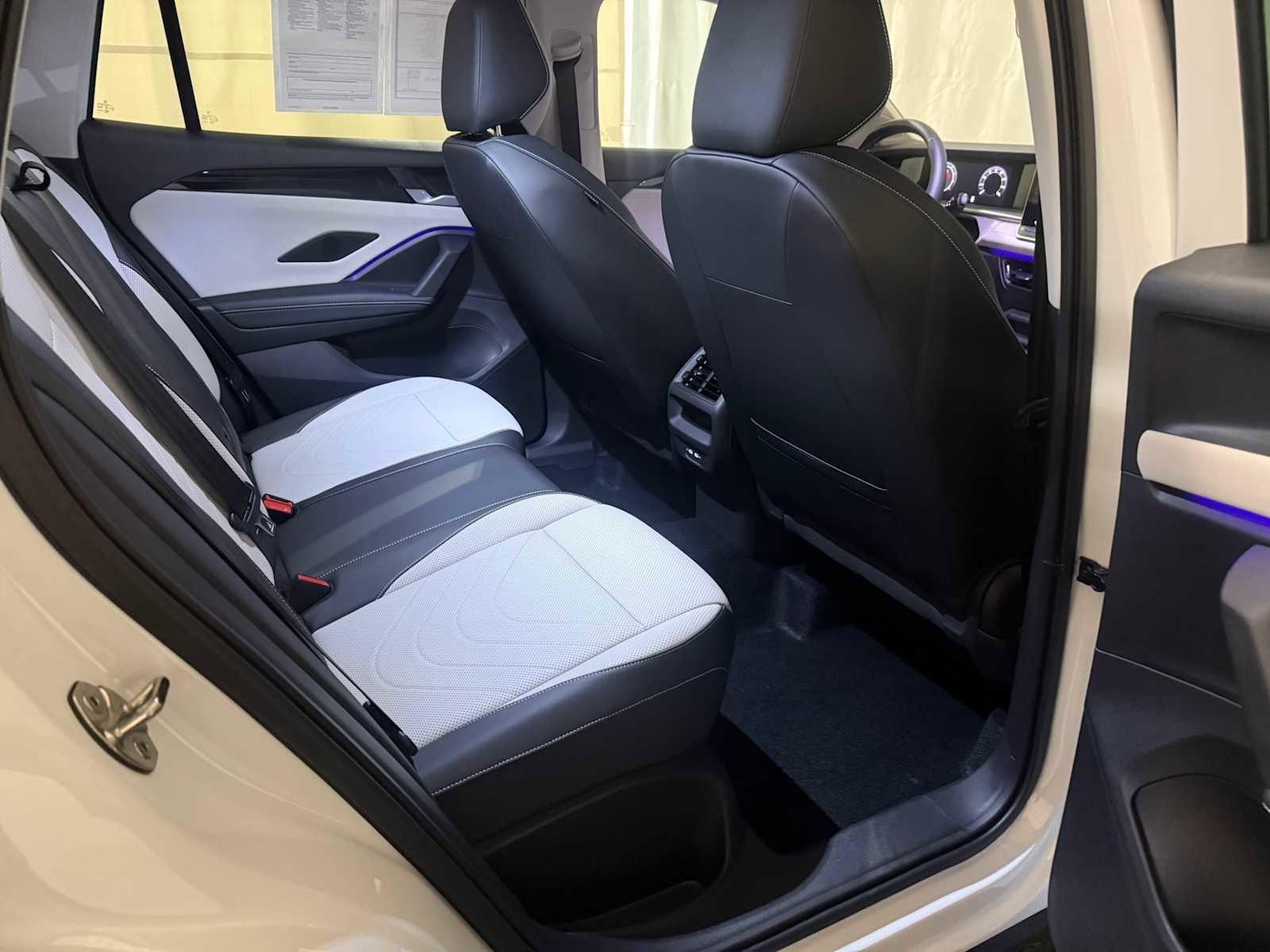 Certified 2025 Volkswagen Tiguan SE image 24