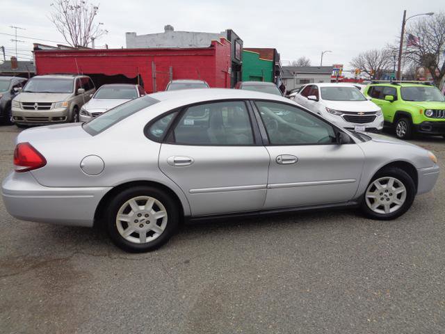 Used 2004 Ford Taurus LX image 9
