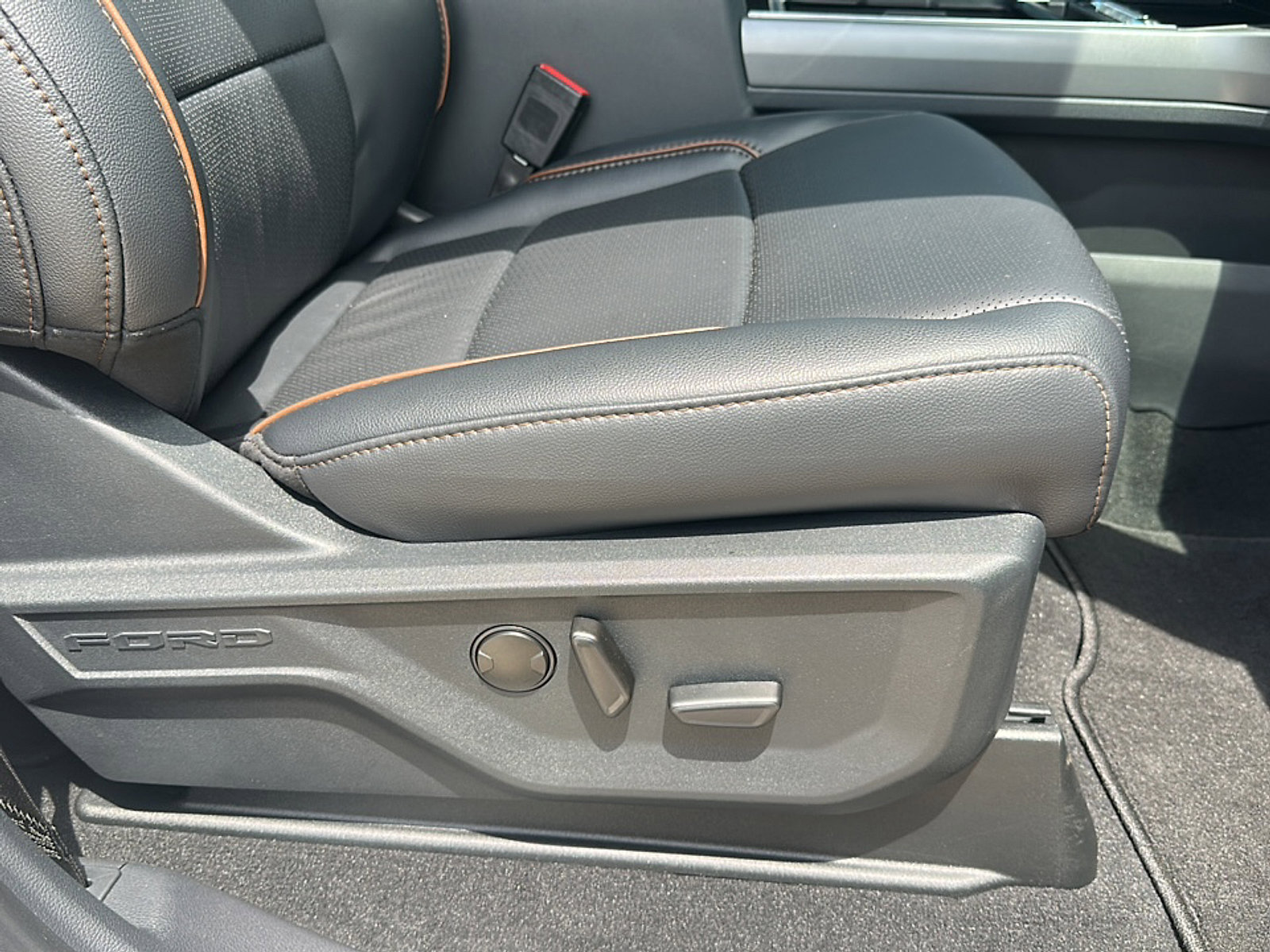 Used 2025 Ford F550 4x4 Crew Cab Super Duty image 18