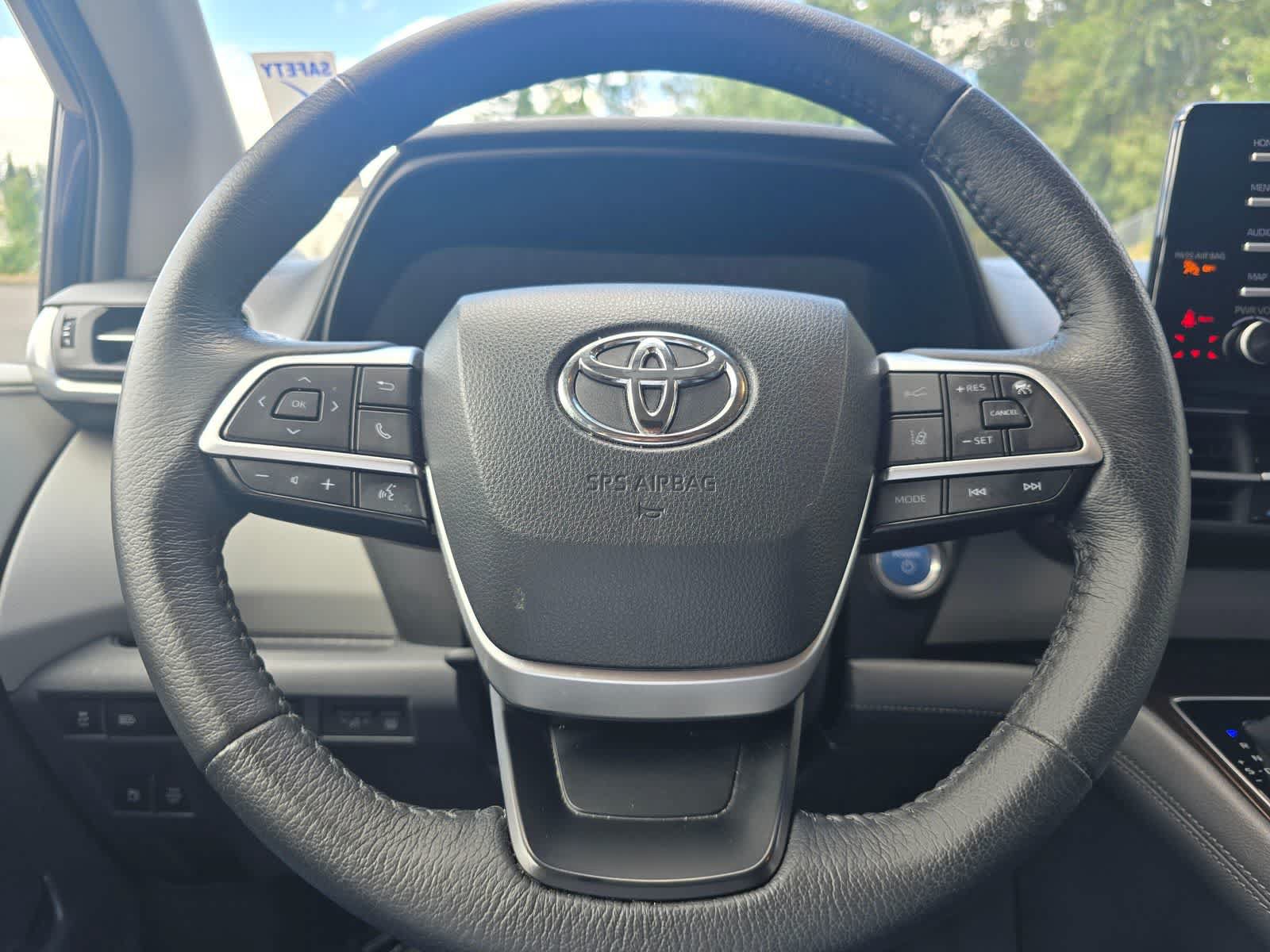 Used 2023 Toyota Sienna XLE AWD/4WD image 11
