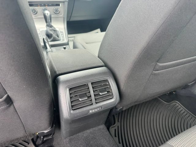 Used 2016 Volkswagen Golf S FWD image 28