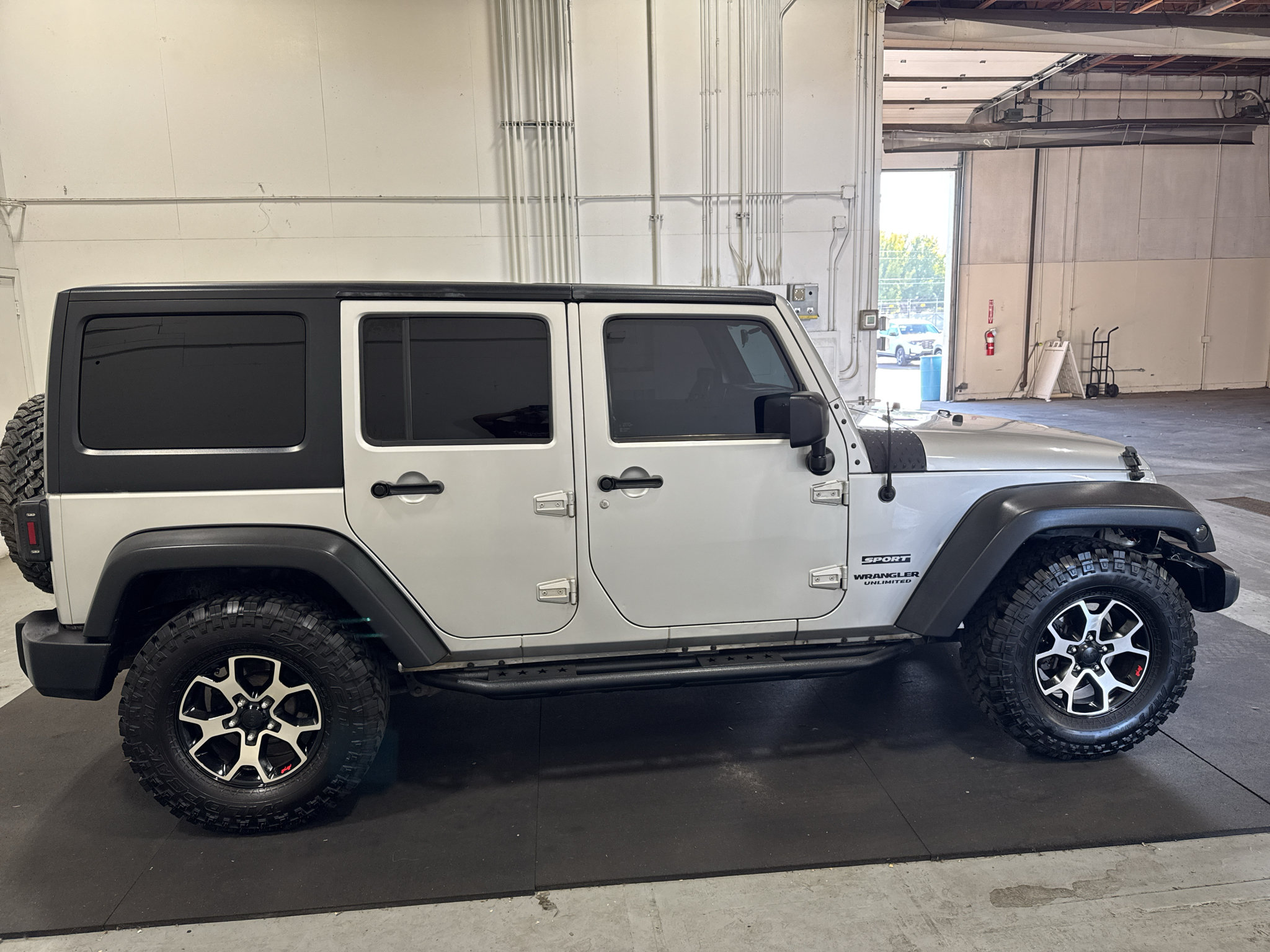 Used 2012 Jeep Wrangler Unlimited Sport AWD/4WD image 29
