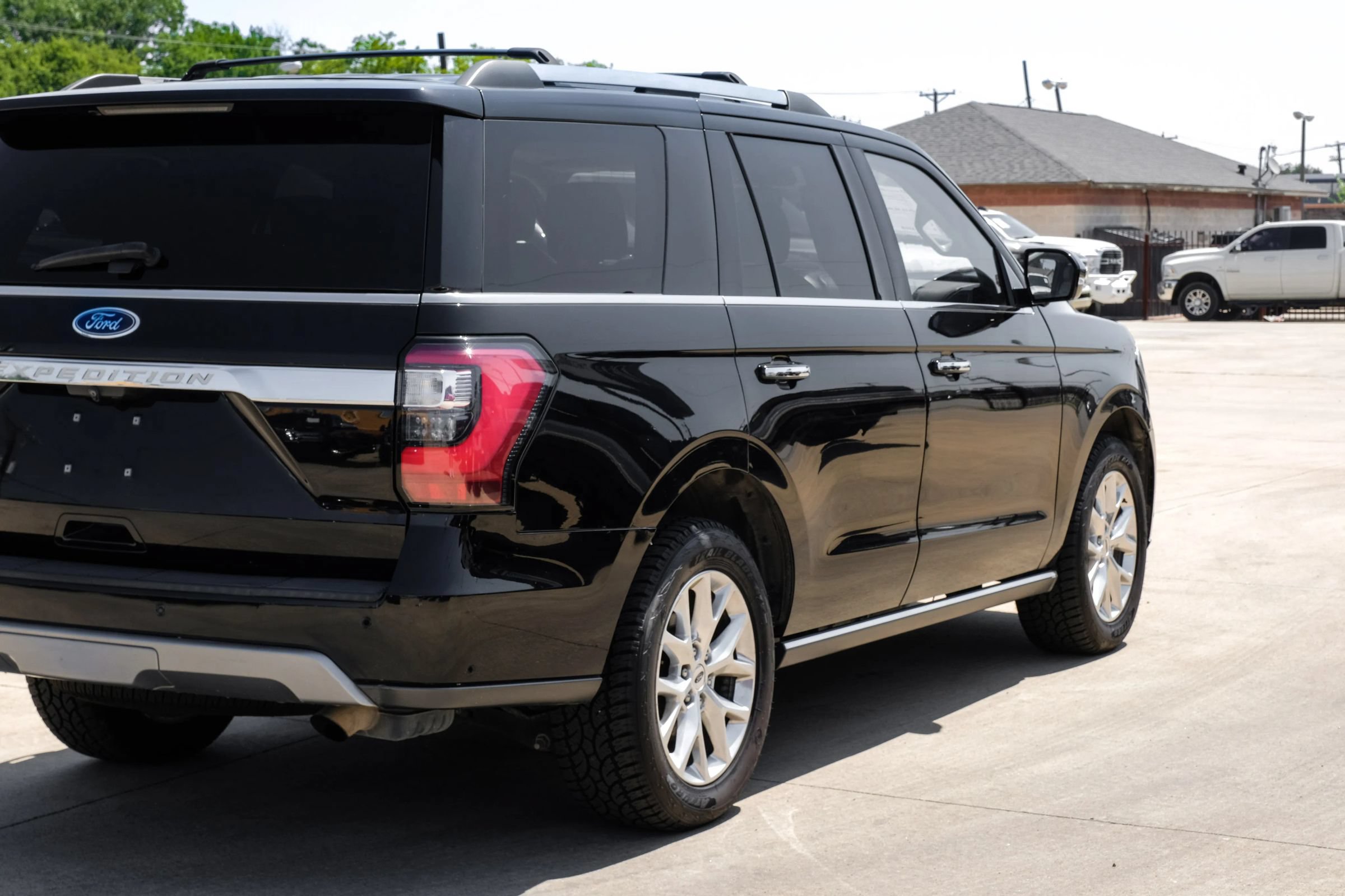 Used 2019 Ford Expedition Limited w/ Special Edition Package RWD image 13