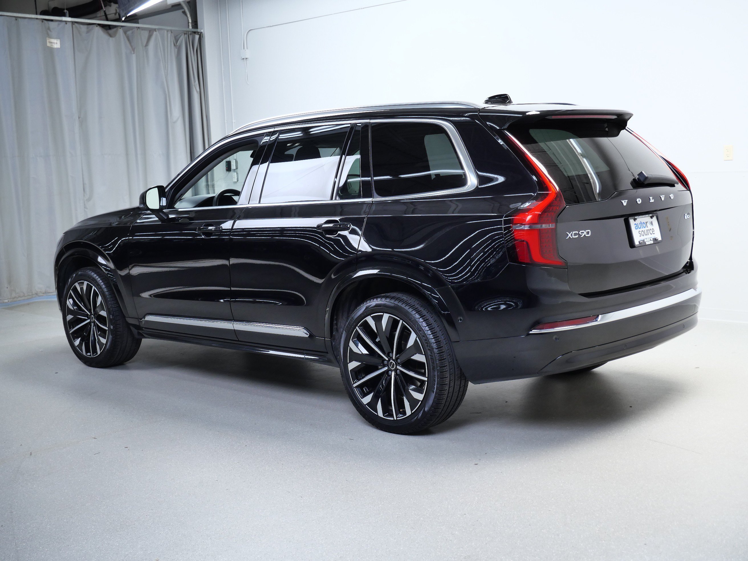 Used 2025 Volvo XC90 B6 Plus AWD/4WD image 11