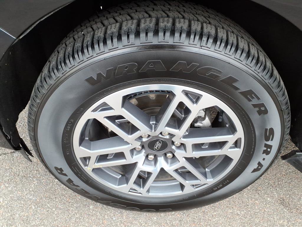 Certified 2025 Ford Expedition Active image 4