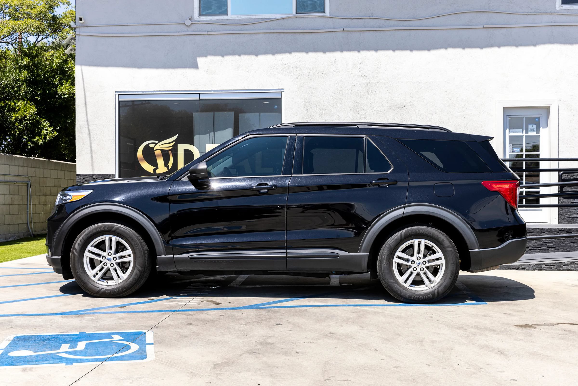 Used 2023 Ford Explorer XLT RWD image 10