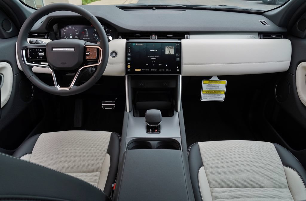 New 2026 Land Rover Discovery Sport Landmark AWD/4WD image 8