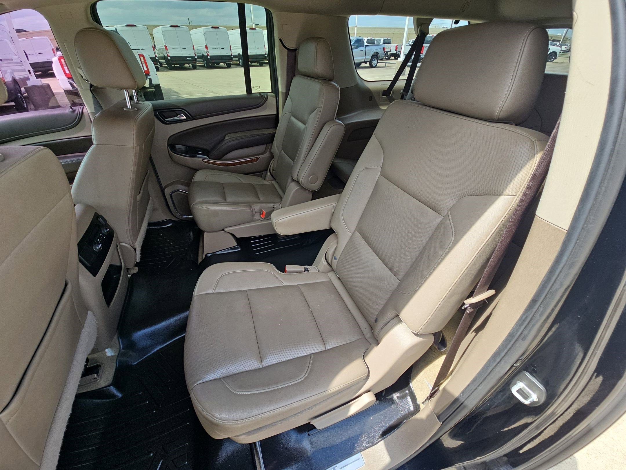 Used 2017 Chevrolet Suburban Premier image 27