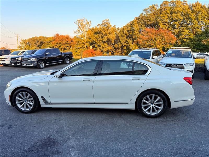 Used 2016 BMW 740i image 10