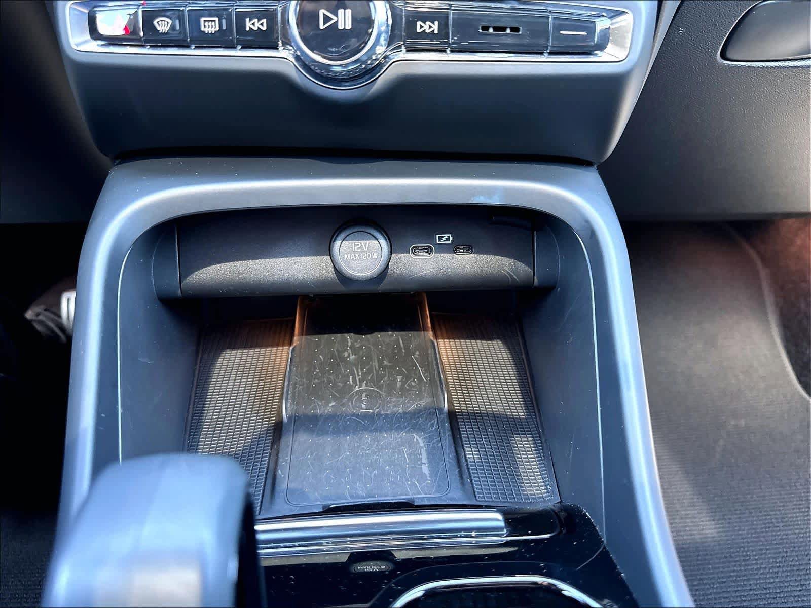 Used 2023 Volvo XC40 Recharge Ultimate AWD/4WD image 37