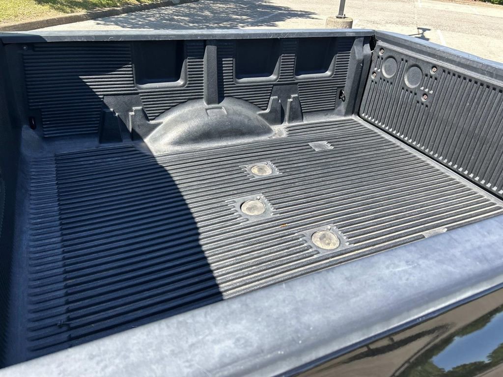 Used 2017 Nissan Titan SV RWD image 14