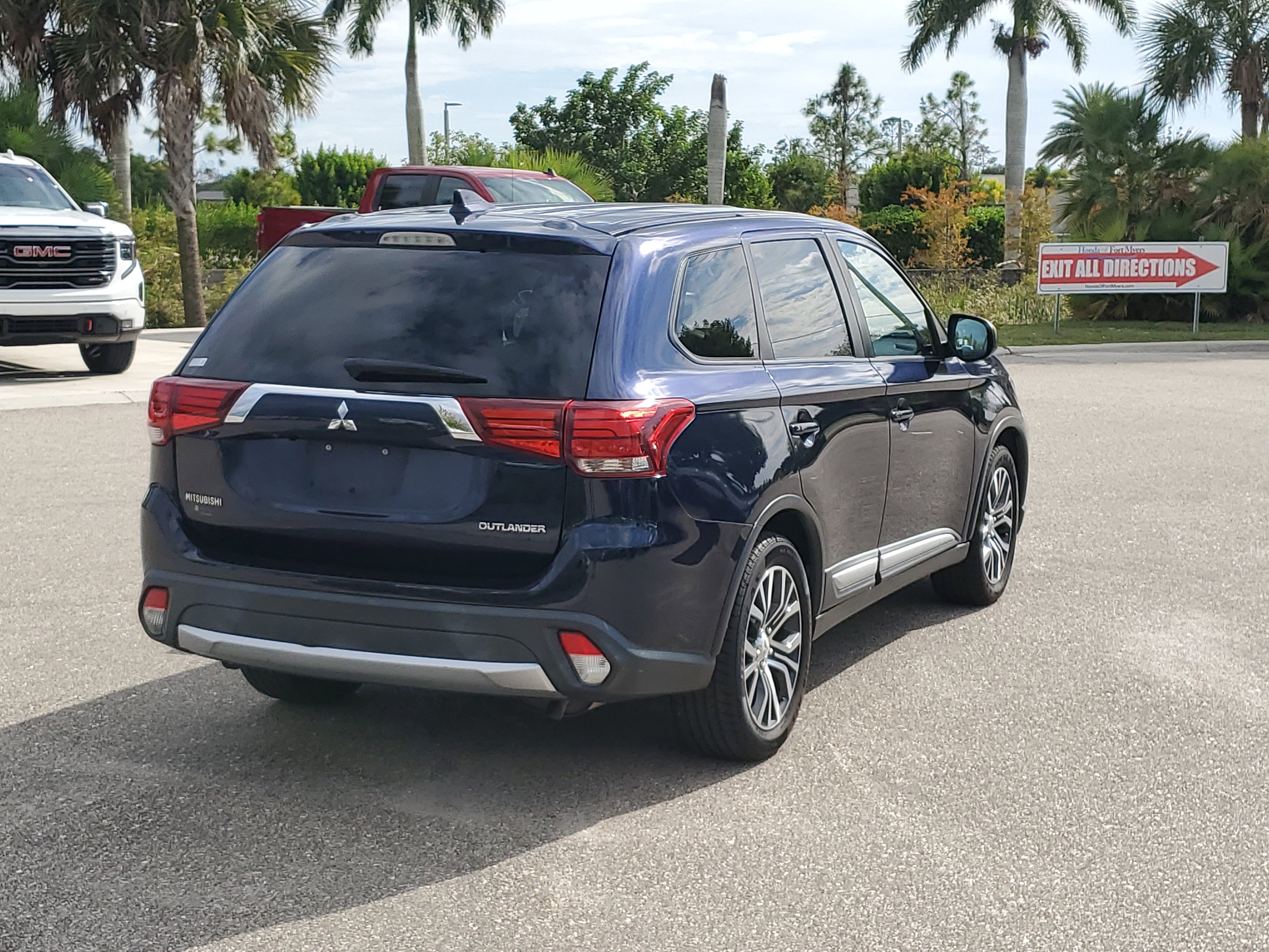 Used 2018 Mitsubishi Outlander ES image 4