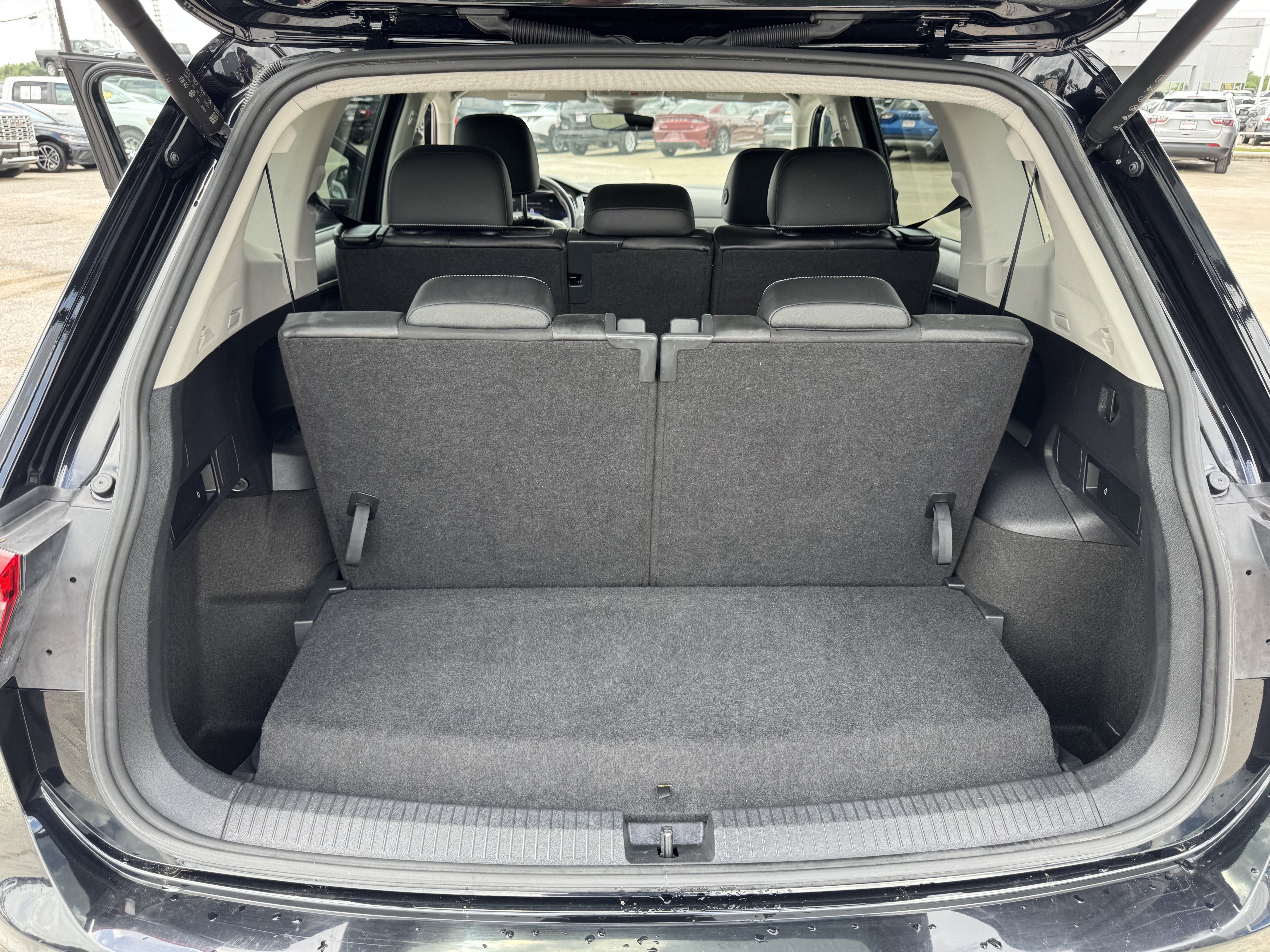 Used 2024 Volkswagen Tiguan SE FWD image 30