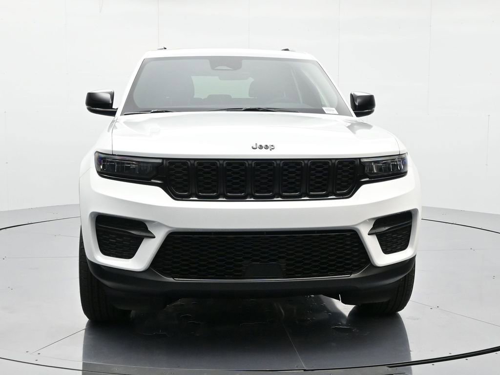 New 2025 Jeep Grand Cherokee Altitude image 2