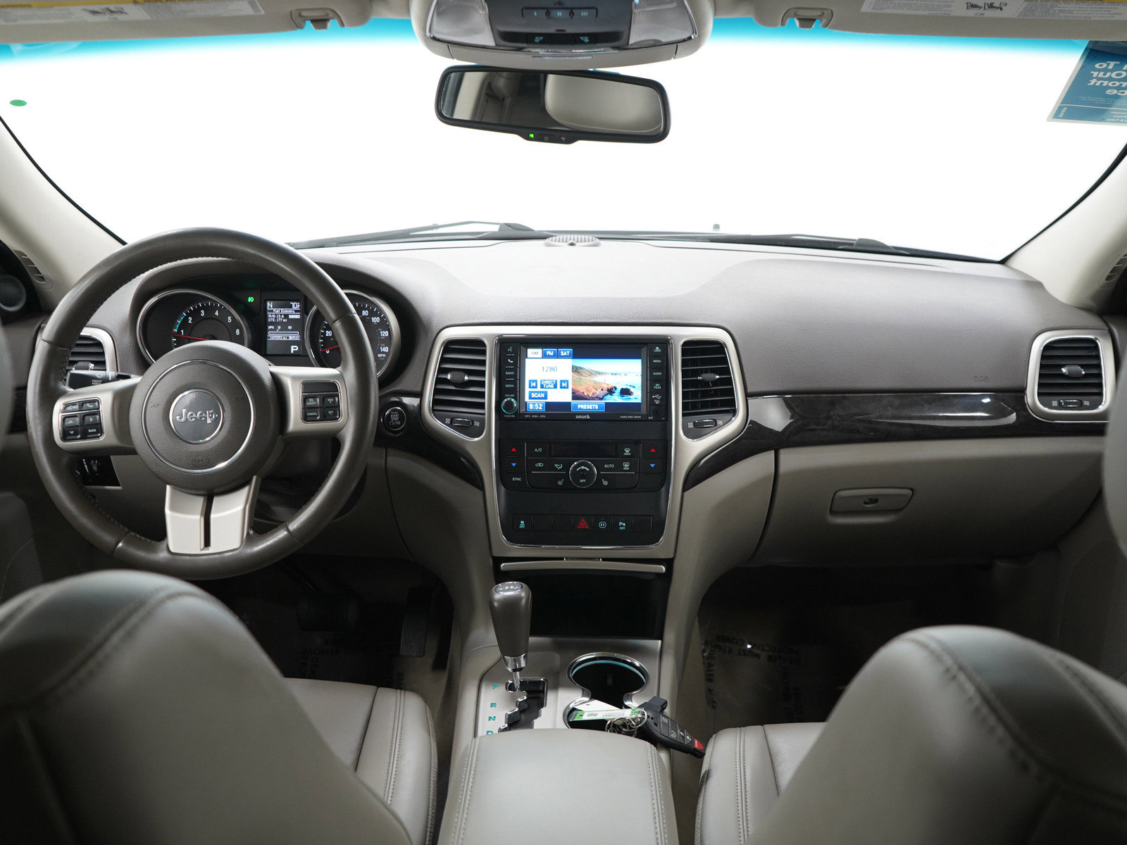 Used 2011 Jeep Grand Cherokee Laredo AWD/4WD image 13