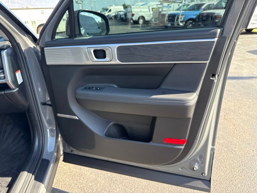 Used 2025 Hyundai Santa Fe Limited AWD/4WD image 38