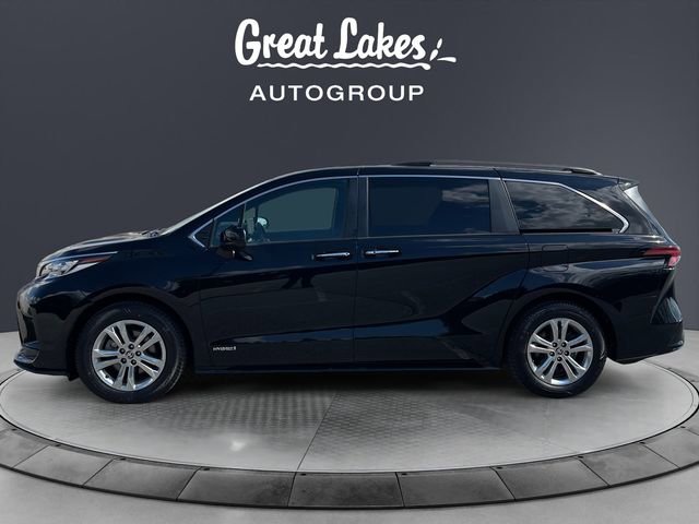 Used 2021 Toyota Sienna XSE AWD/4WD image 2