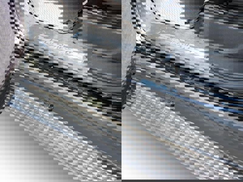 New 2025 Chevrolet Suburban Premier image 8