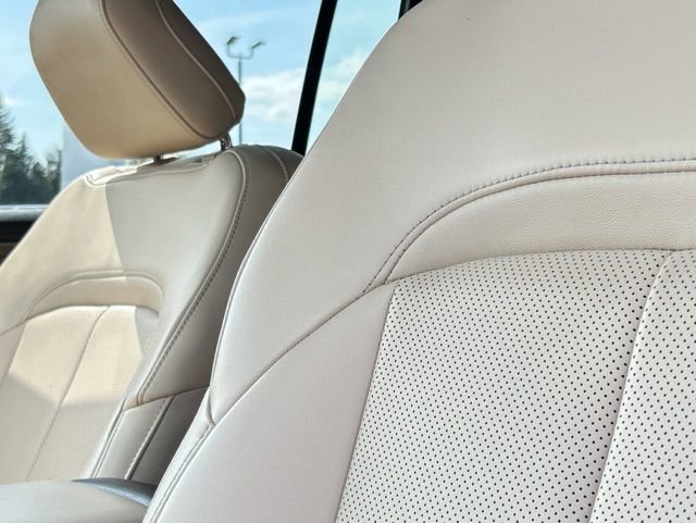 Used 2023 Jeep Grand Cherokee Limited w/ Luxury Tech Group II image 40